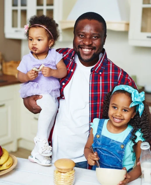 man-with-his-daughters-ezgif.com-jpg-to-webp-converter